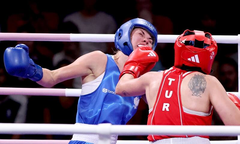 El combate entre la italiana y la argelina duró 47 segundos. EFE.