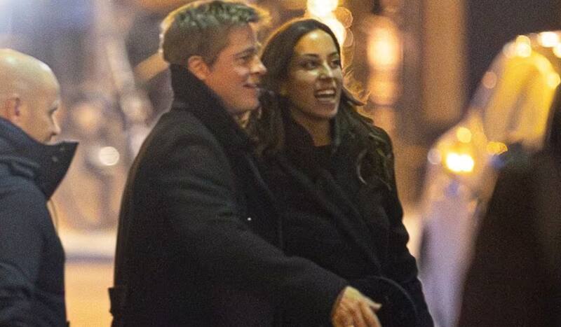 son vistos paseando muy románticos.