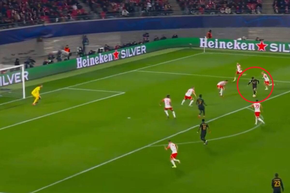 anotó un golazo en la UEFA Champions League.