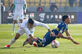 Figura de Everton sufrió gravísima lesión en derrota ante la U: podría despedirse del club