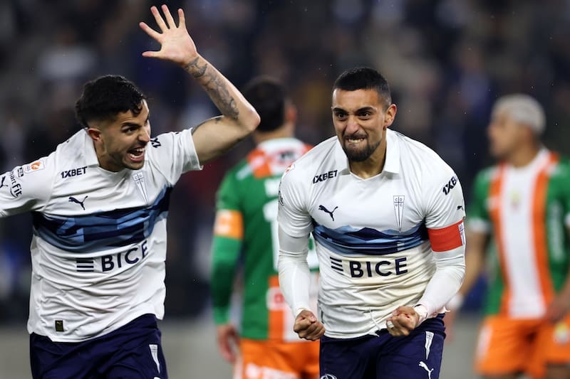 El central con la jineta de capitán en la UC. El oriundo de Carelmapu repasa junto a En Cancha Prime su estadía en el elenco cruzado. Foto: Agencia Aton.