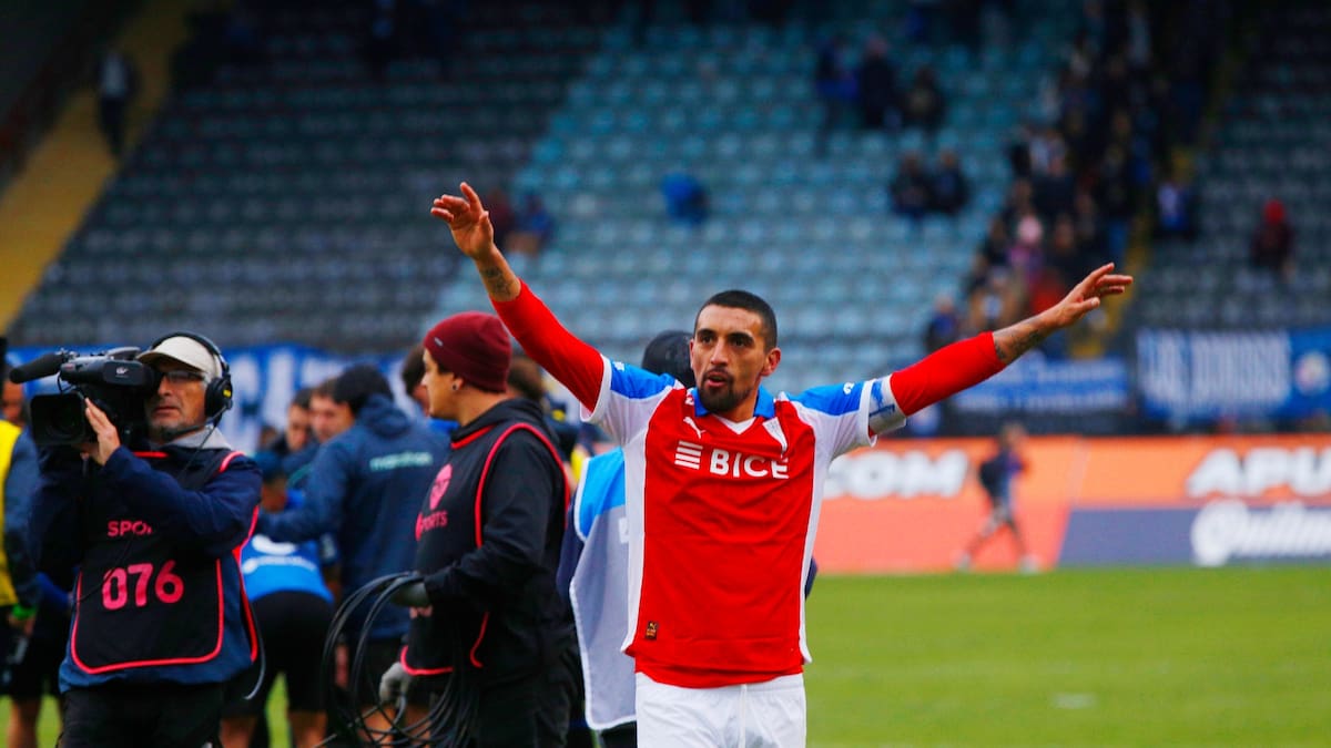 La UC sigue de fiesta: golea a Huachipato y recupera terreno en la Liga de Primera