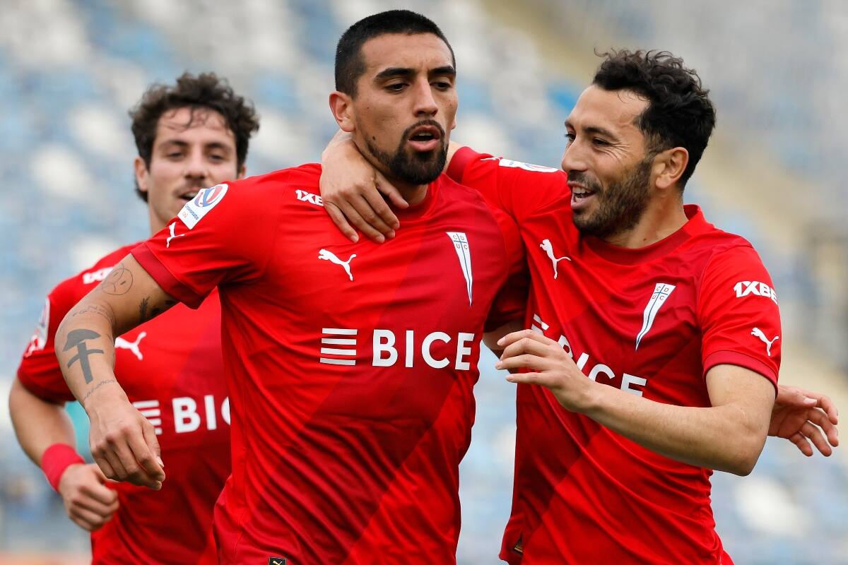 tras marcar el primer gol de la UC ante O'Higgins en Rancagua.