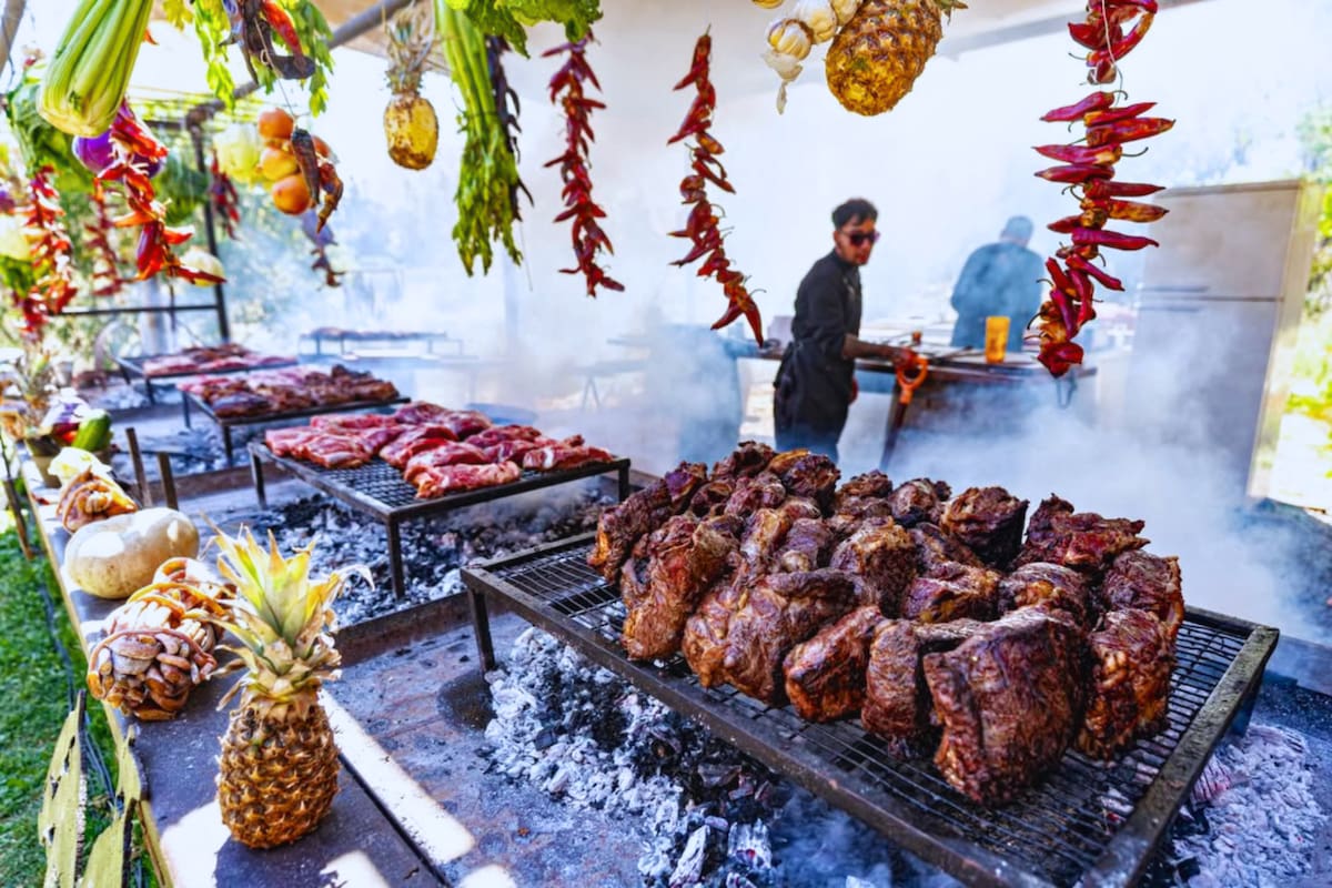 Conoce todo lo que este divertido panorama tiene para ofrecer. Foto: Brasas de Lo Pirque en Instagram.