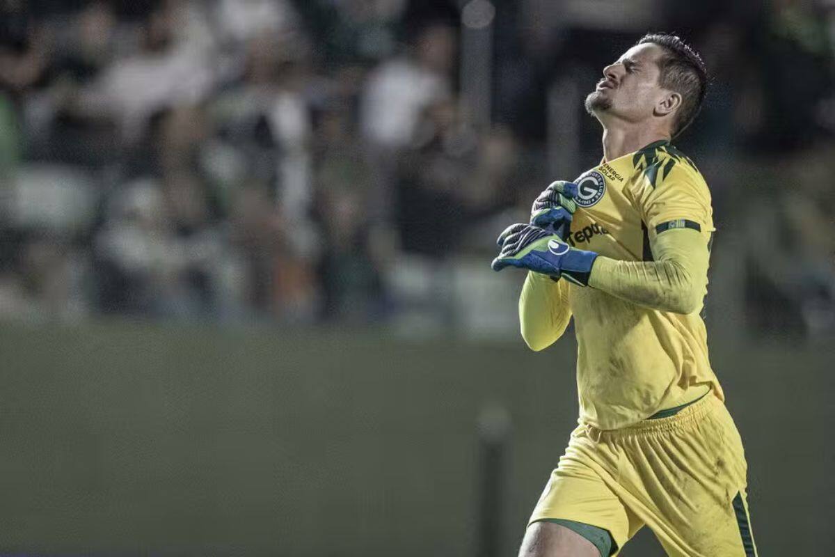 El portero del Goiás, Tadeu, vivió su momento épico en el triunfo sobre Ceará.