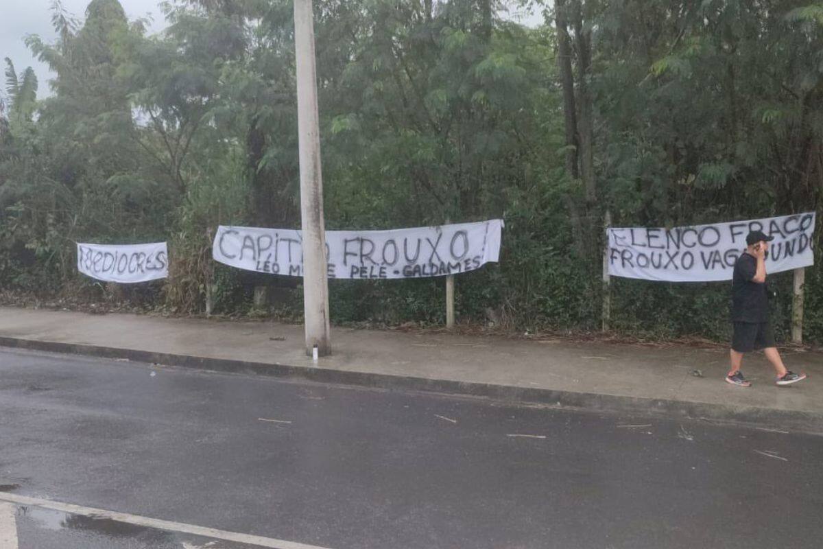 Hinchas de Vasco da Gama manifestaron su descontento con el rendimiento del equipo.