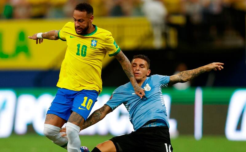 El Scratch perdió en el Centenario y sufrió la lesión de Neymar.