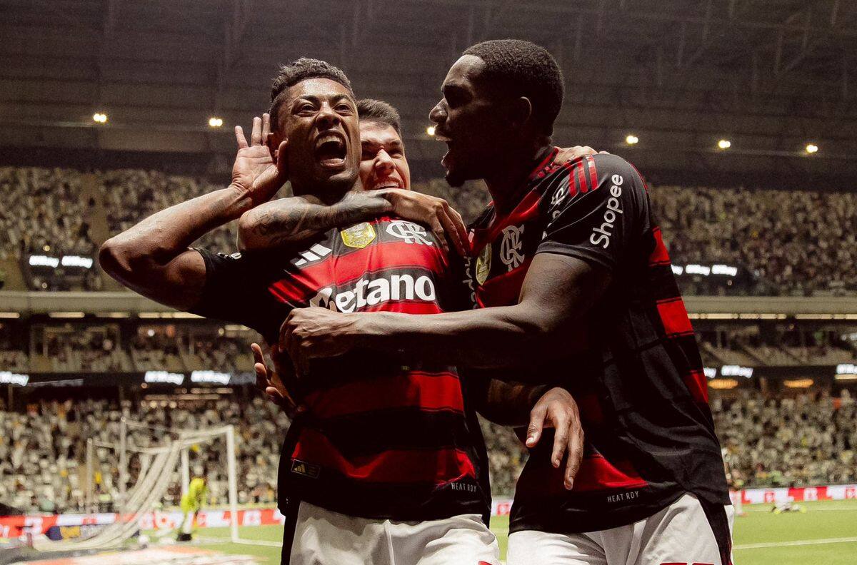 VIDEO | El gol en el último suspiro que dejó al Flamengo de Erick Pulgar a un paso del título en el Brasileirao