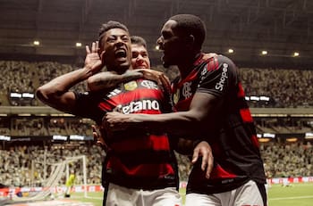 VIDEO | El gol en el último suspiro que dejó al Flamengo de Erick Pulgar a un paso del título en el Brasileirao