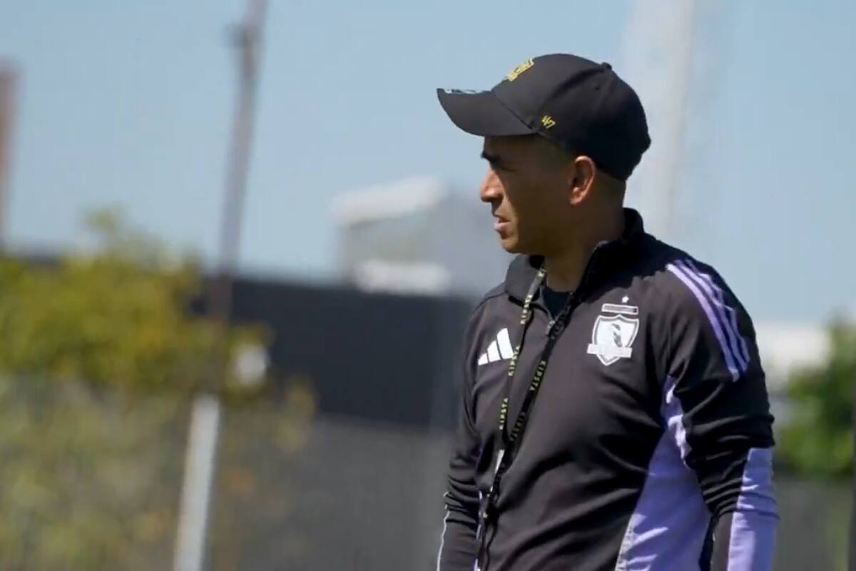 El DT dirige la categoría Sub 20 de Colo Colo. Foto: captura video Colo Colo.