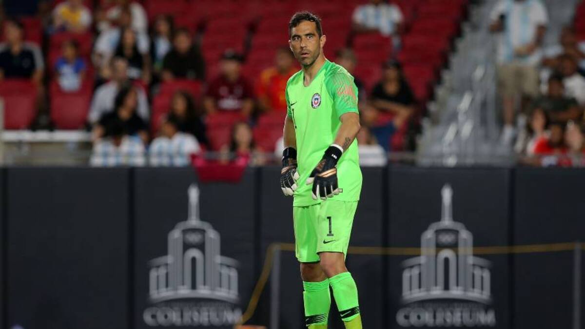 Claudio Bravo no descarta dedicarse a la política tras su retiro