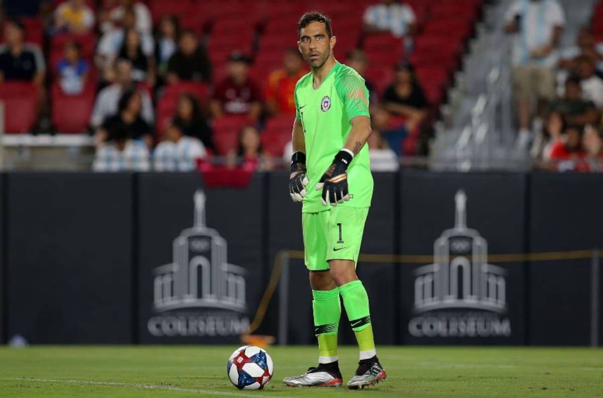 Claudio Bravo no descarta dedicarse a la política tras su retiro