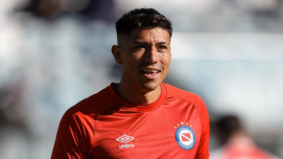 Problemas para Colo-Colo: Argentinos Juniors aplaza la compra de Brayan Cortés y Nacional descarta su fichaje