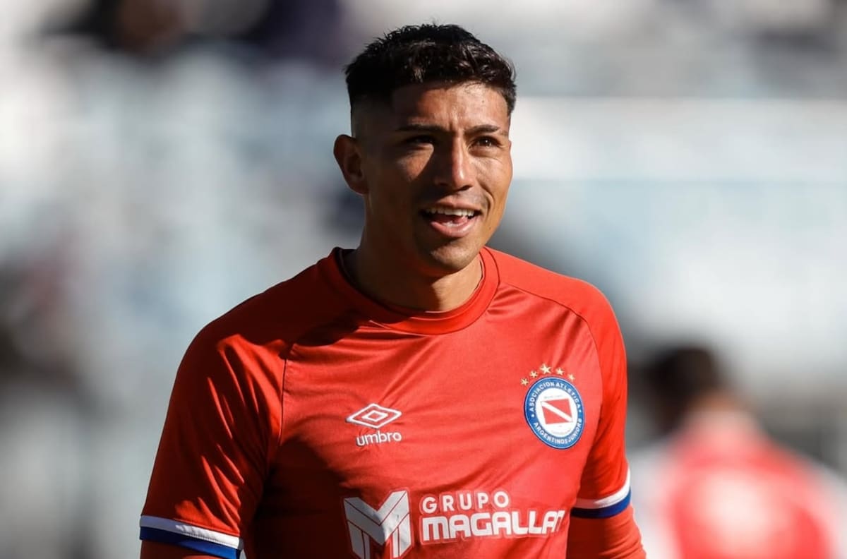 Problemas para Colo-Colo: Argentinos Juniors aplaza la compra de Brayan Cortés y Nacional descarta su fichaje