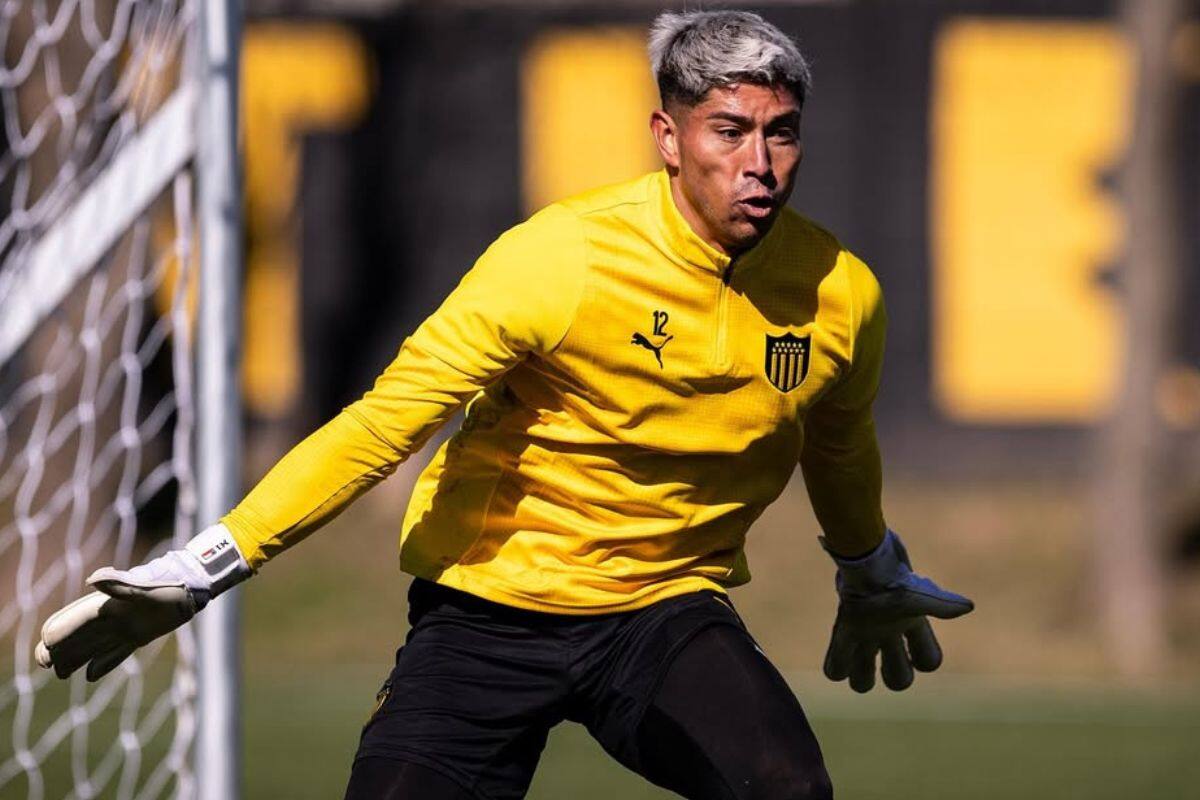 arquero de Peñarol de Montevideo. Foto: Instagram @oficialCAP