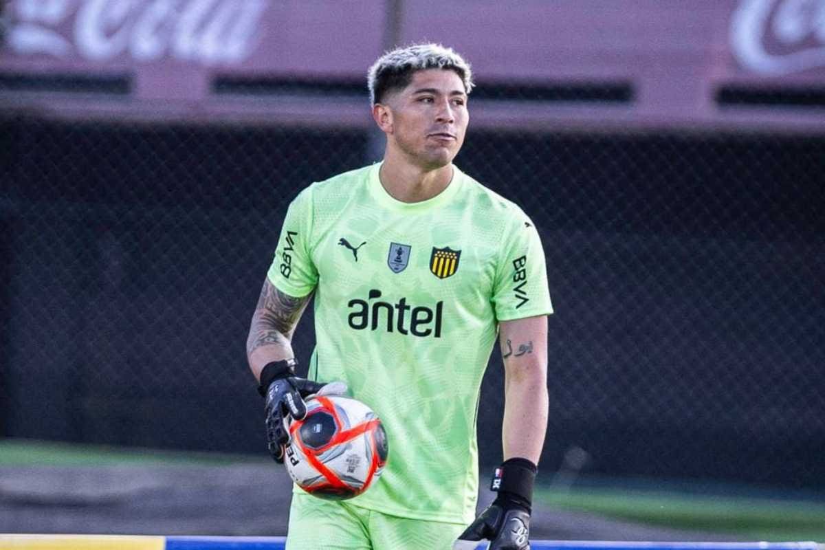 El chileno llegará a préstamo a Argentino Juniors. Foto: Twitter Peñarol