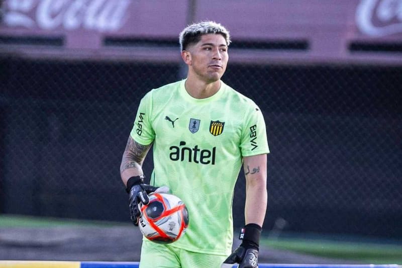 El arquero termina su préstamo en Peñarol