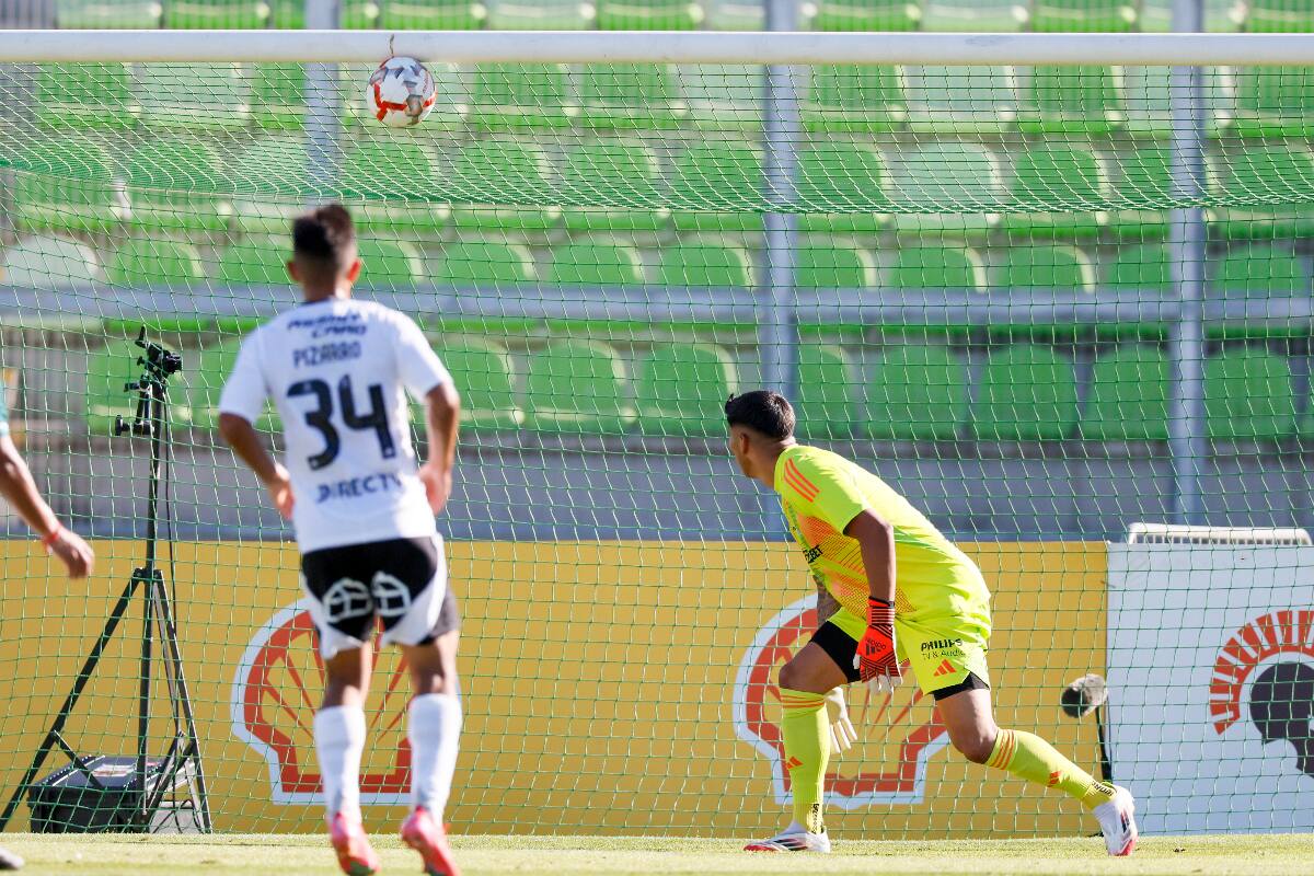 sigue recibiendo críticas tras los dos primeros partidos oficiales del año en Colo Colo. (Foto: Aton)