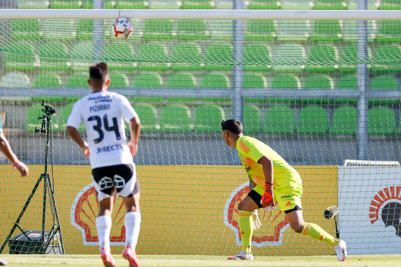 sigue recibiendo críticas tras los dos primeros partidos oficiales del año en Colo Colo. (Foto: Aton)