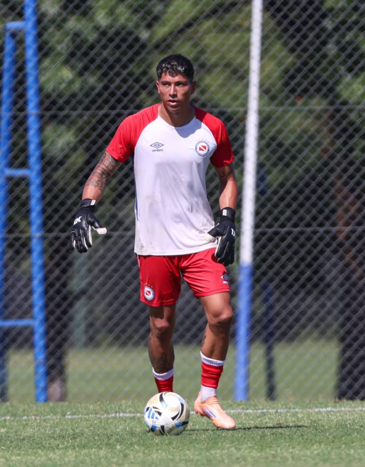 Dejó su portería en cero en amistoso de Argentinos Juniors.