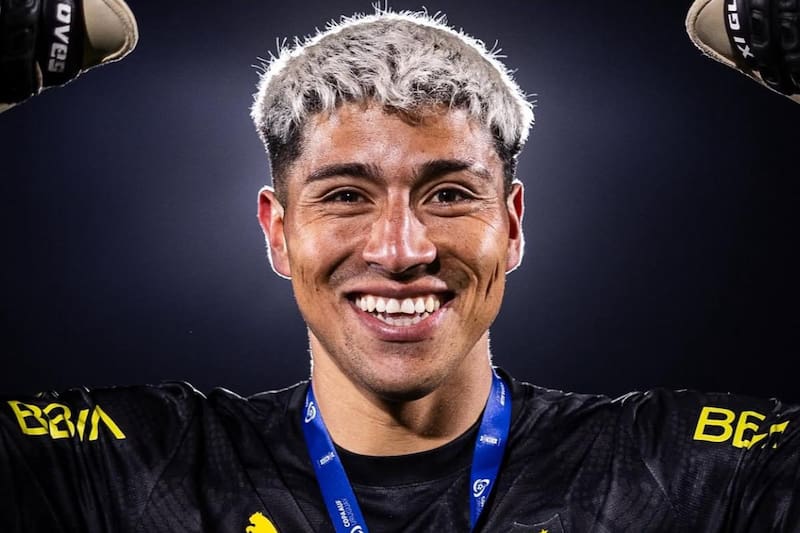 El guardametas conquistó su segundo título en Uruguay. Foto: Peñarol.