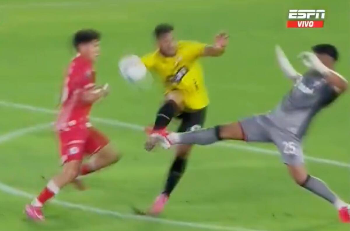 VIDEO | Brayan Cortés ni siquiera fue amonestado tras esta brutal entrada en Copa Libertadores