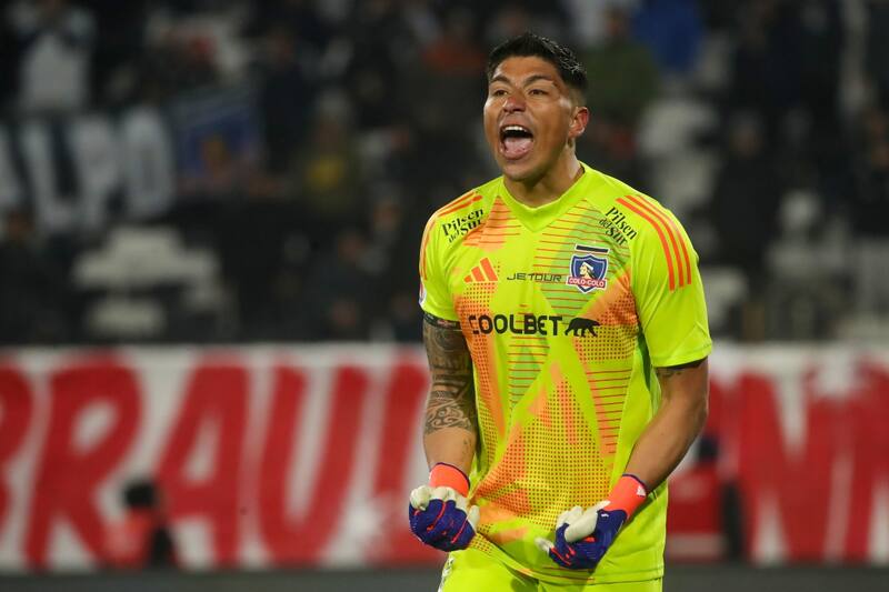 seguirá siendo arquero de Colo Colo. Foto: Agencia Aton.