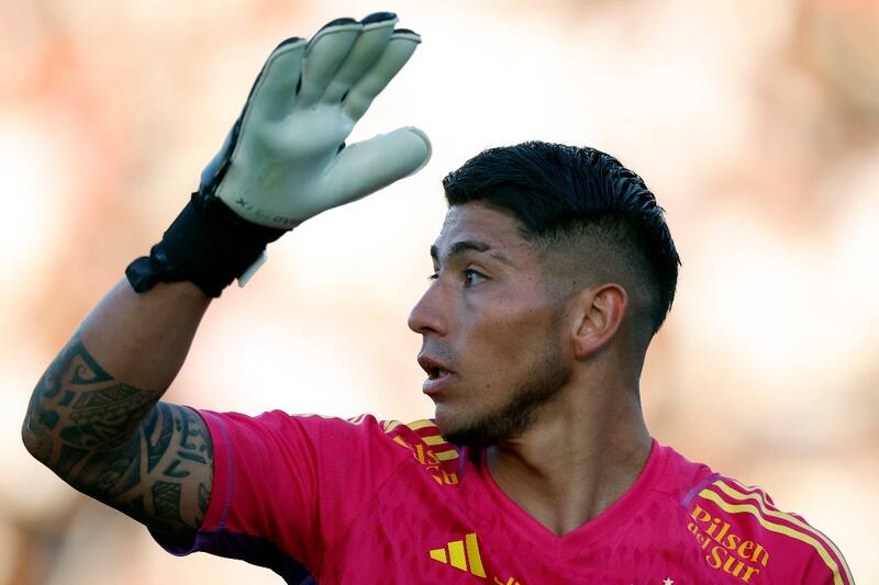 Brayan Cortés conversa para renovar.