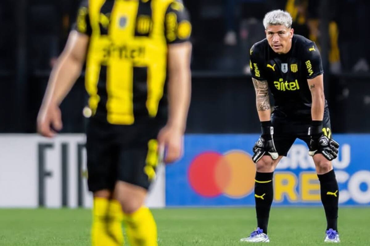 El portero chileno en Peñarol. Foto: @mauribermudez / oficialcap en Instagram.