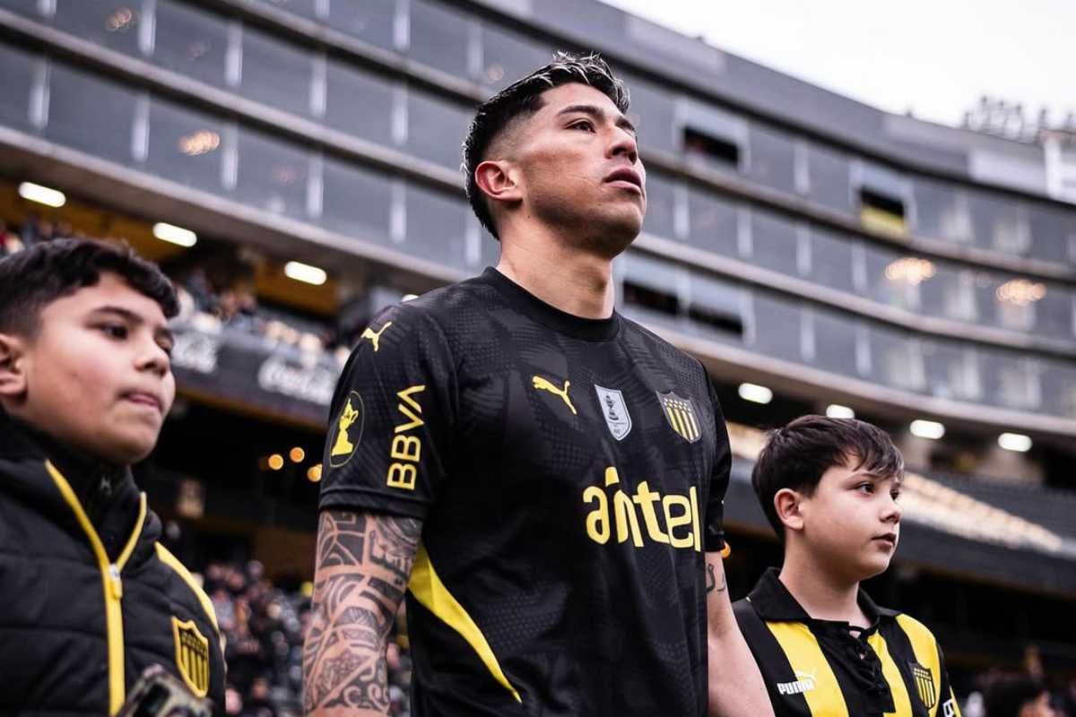 El arquero chileno ha recibido 11 goles en 7 partidos jugados como visitante con la camiseta de Peñarol. Foto: Peñarol.