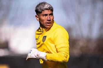 Cambio de planes: Peñarol busca renegociar con Colo Colo para cerrar el fichaje de Brayan Cortés