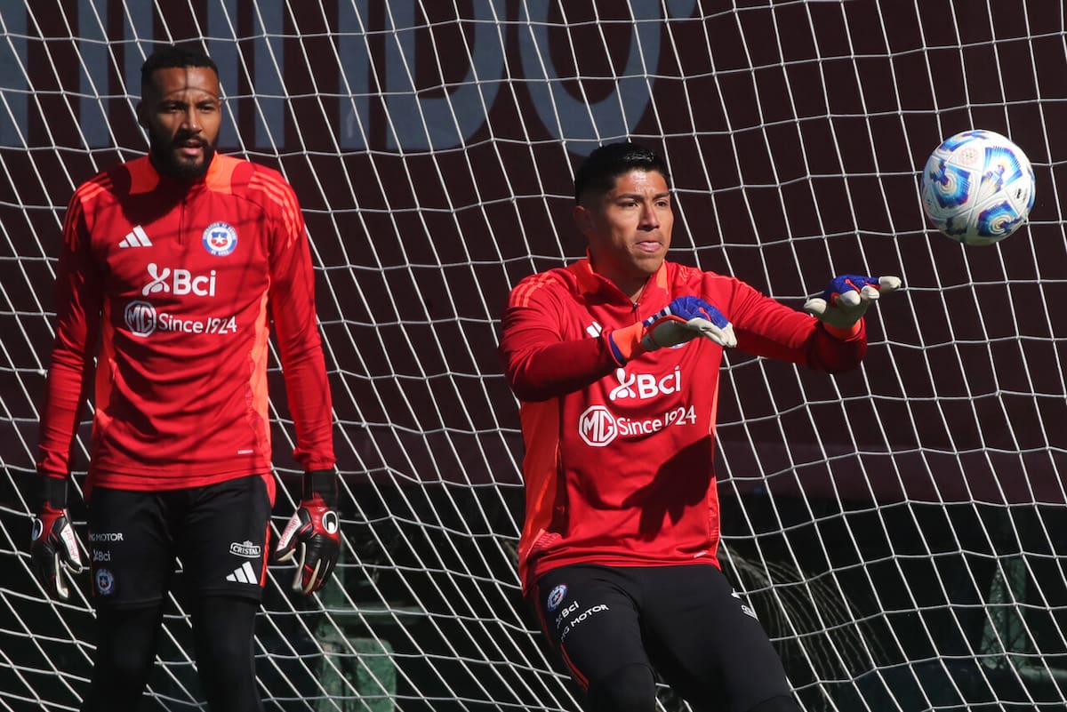 Los arqueros, entrenando en la Selección Chilena.