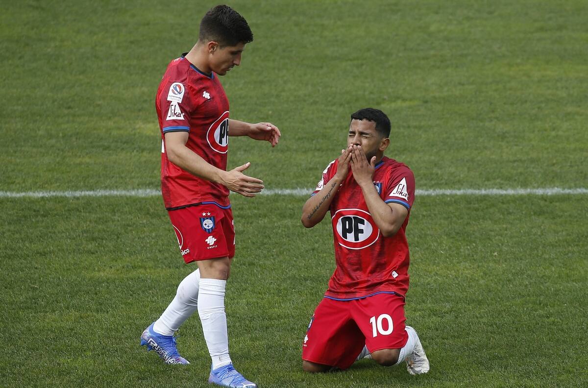 “Venezolano y la...” : jugador de Huachipato denunció insultos xenófobos de hinchas de Universidad Católica