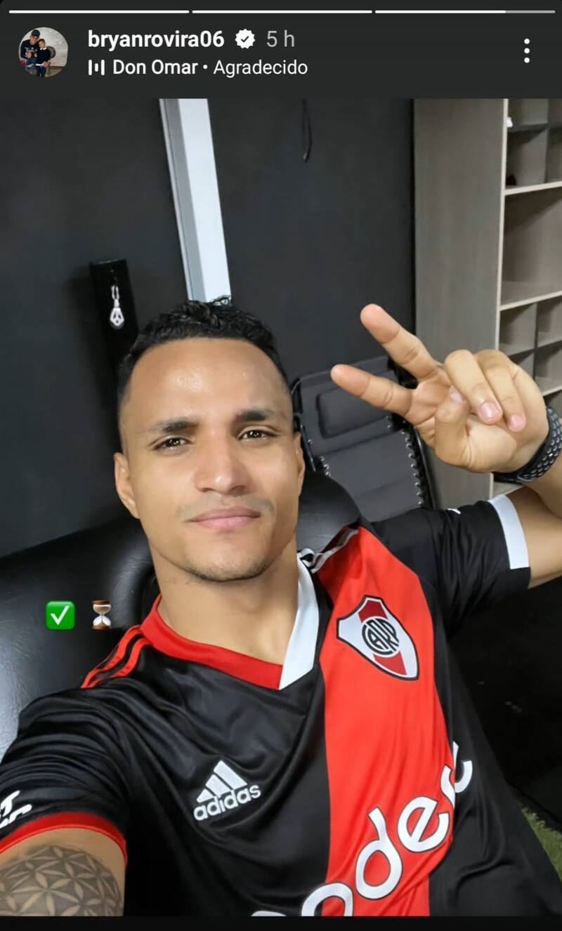 Brayan Rovira con la camiseta de River Plate.