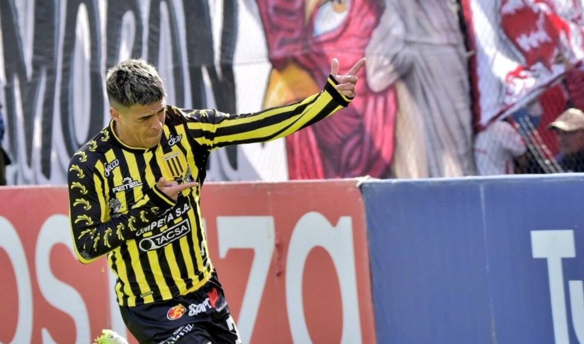 Brian Fernández jugó este 2024 en Almirante Brown.