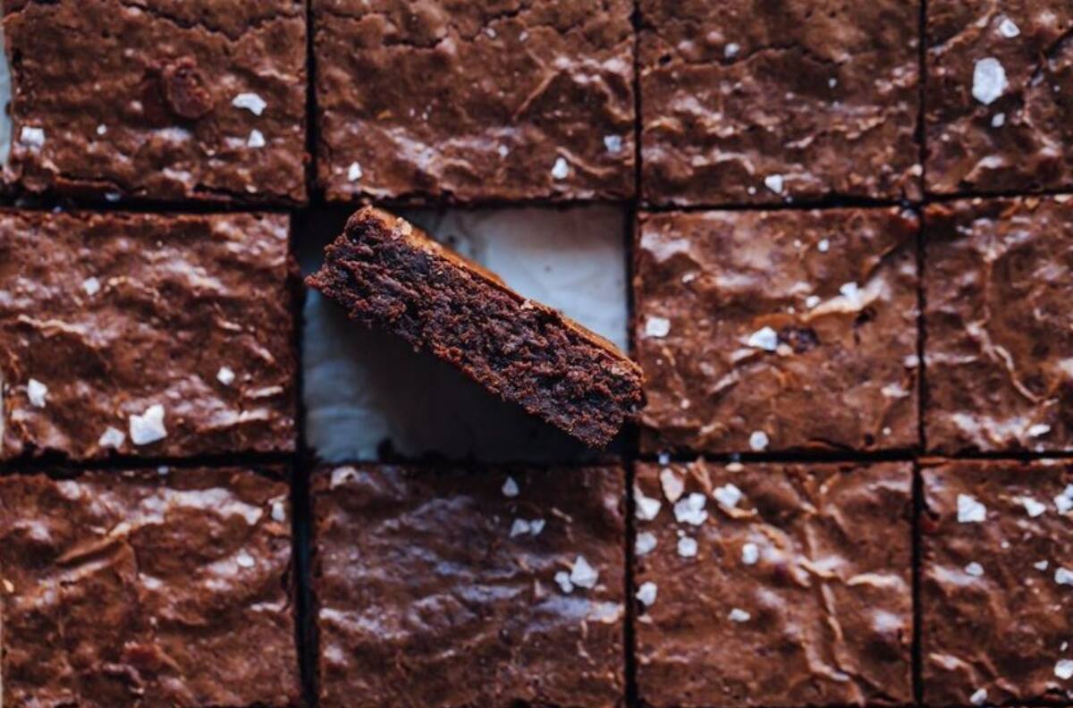 Sigue el paso a paso de esta sencilla receta de brownie de chocolate húmedo