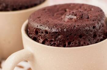 Aprende a hacer este exquisito brownie en taza en menos de 5 minutos y con microondas