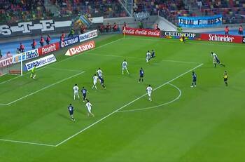 VIDEO | Bruno Barticciotto aprovechó esta pelota y marcó su primer doblete en Argentina