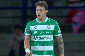 Cabezazo letal: Bruno Barticciotto se lució con este gol en la derrota de Santos Laguna