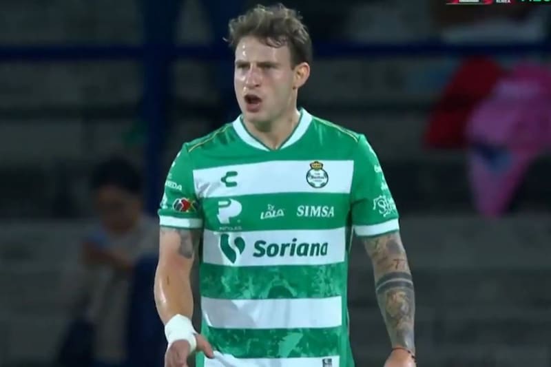 El ex UC con la camiseta del Santos Laguna.