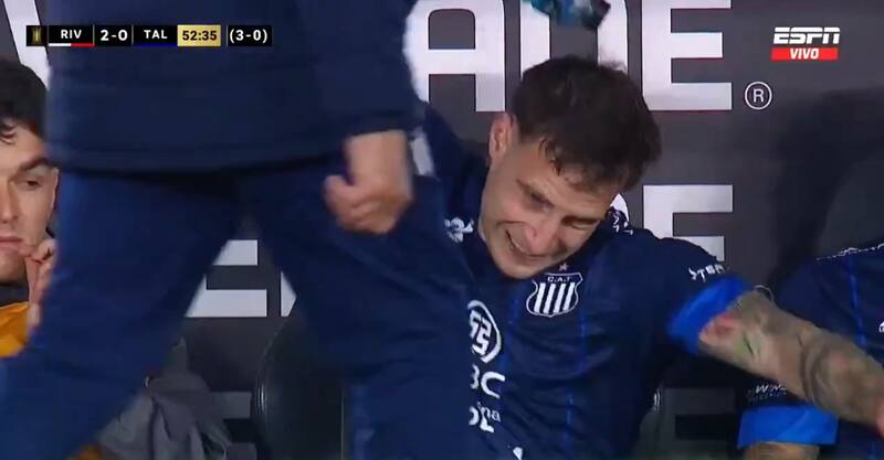enfurecido al ser reemplazado en Copa Libertadores.