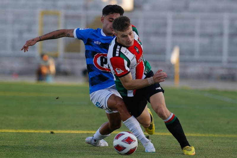 Bruno Barticciotto defendiendo a Palestino. Foto: Agencia Aton.