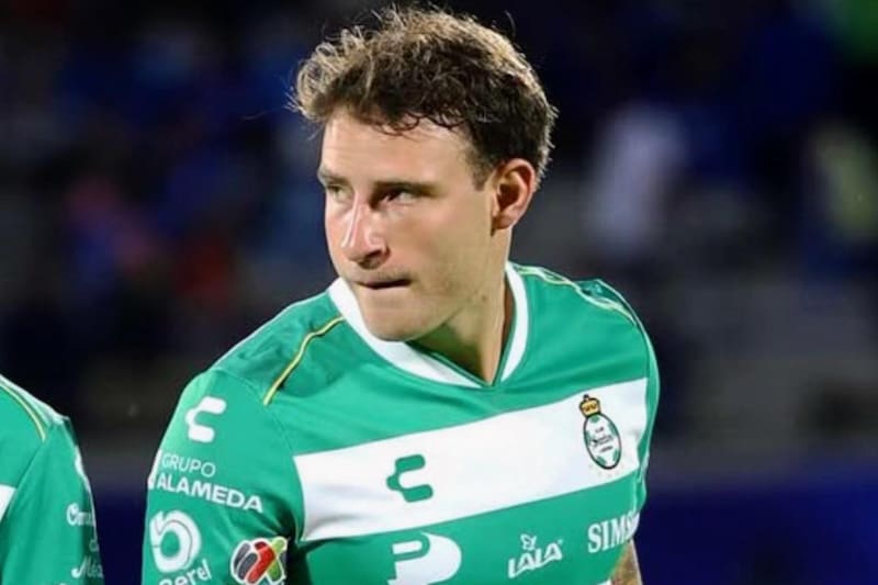 El delantero finalizó su temporada con Santos Laguna en México. Foto: Bruno Barticciotto en Instagram.