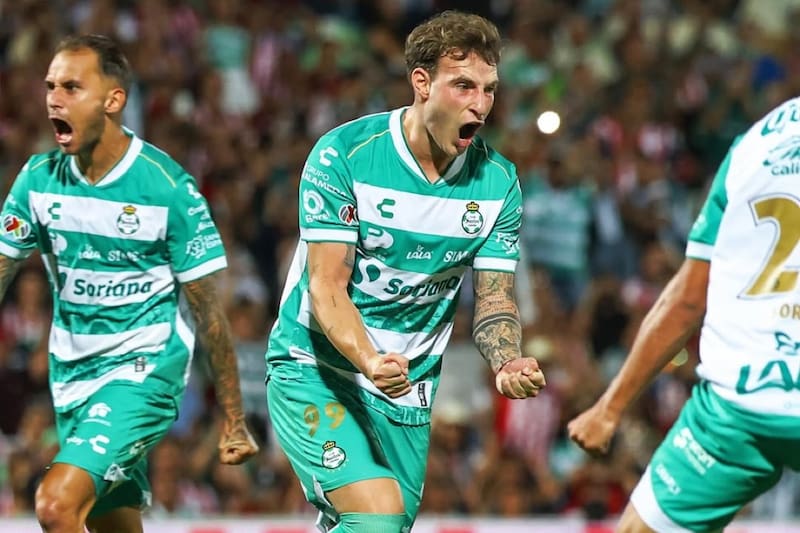 El goleador chileno jugó todo el 2025 en Santos Laguna, marcando 8 goles en total. Foto: Instagram Bruno Barticciotto.