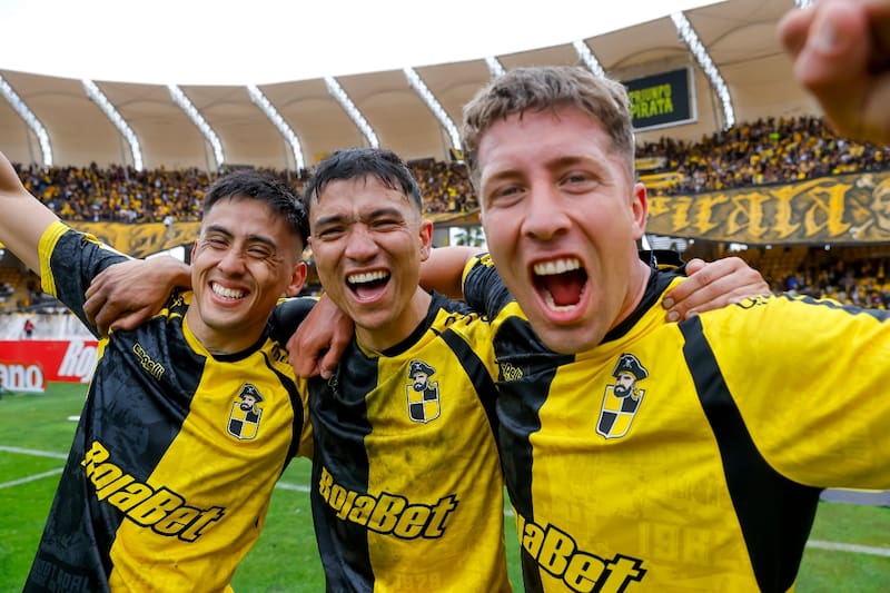 El defensor interesa en Colo Colo, pero su llegada se complica. Foto: Aton.