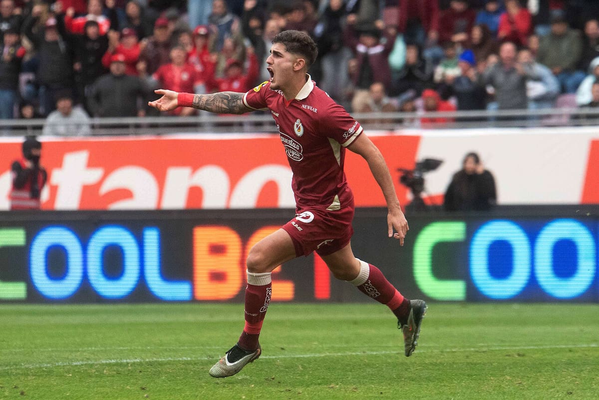 El lateral ha mejorado su rendimiento en Deportes La Serena. Foto: Aton.