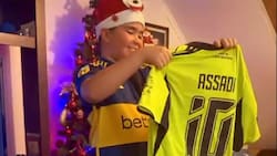 VIDEO | Johnny Herrera emociona a su hijo en Navidad al regalarle la camiseta de Lucas Assadi