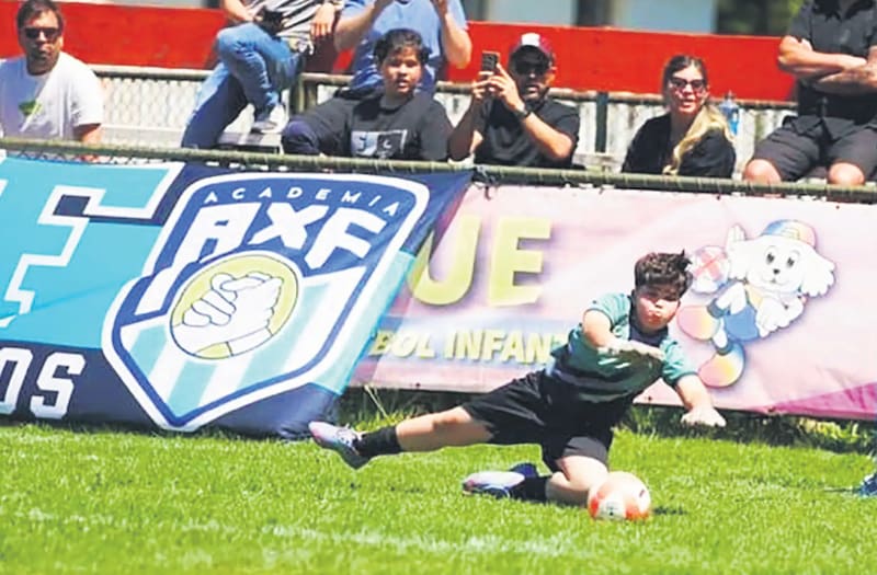 Todo parece indicar que seguirá el camino de su padre. Foto: @steffischoltbach