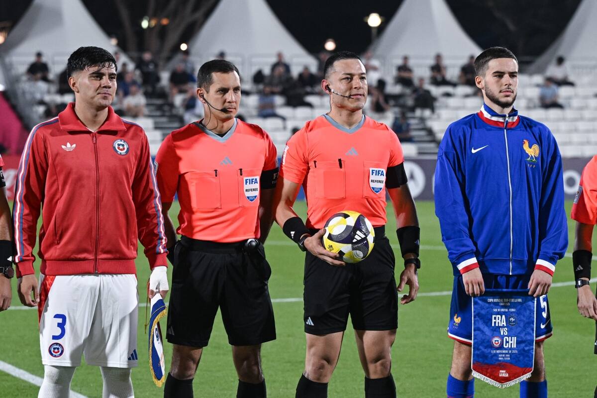 El capitán de la Selección Chilena en el Mundial Sub 17 contra Francia. Foto: Marcus Ulmer - Comunicaciones FFCH