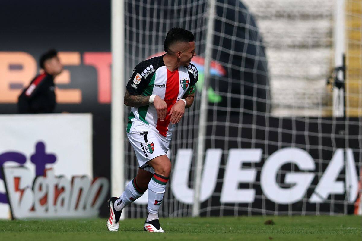 celebra el gol que le marcó a Deportes La Serena. Foto: Agencia Aton.